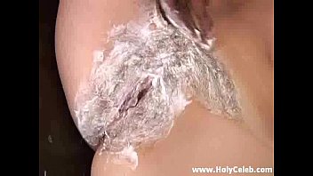 Shaving a Pussy to Perfection