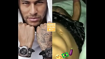Jogador Neymar batendo punheta