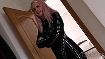 simona litttle black dress and pink hair quick jill off before party