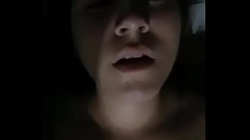 Putita de 18 muy caliente en cuarentena se masturba y lo manda por whatsapp