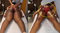 Câmera Flagra terapeuta tirando a calcinha da cliente durante atendimento - Massagem tântrica - VIDEO REAL 15 min