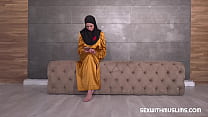 Hot babe in hijab was caught watching porn
